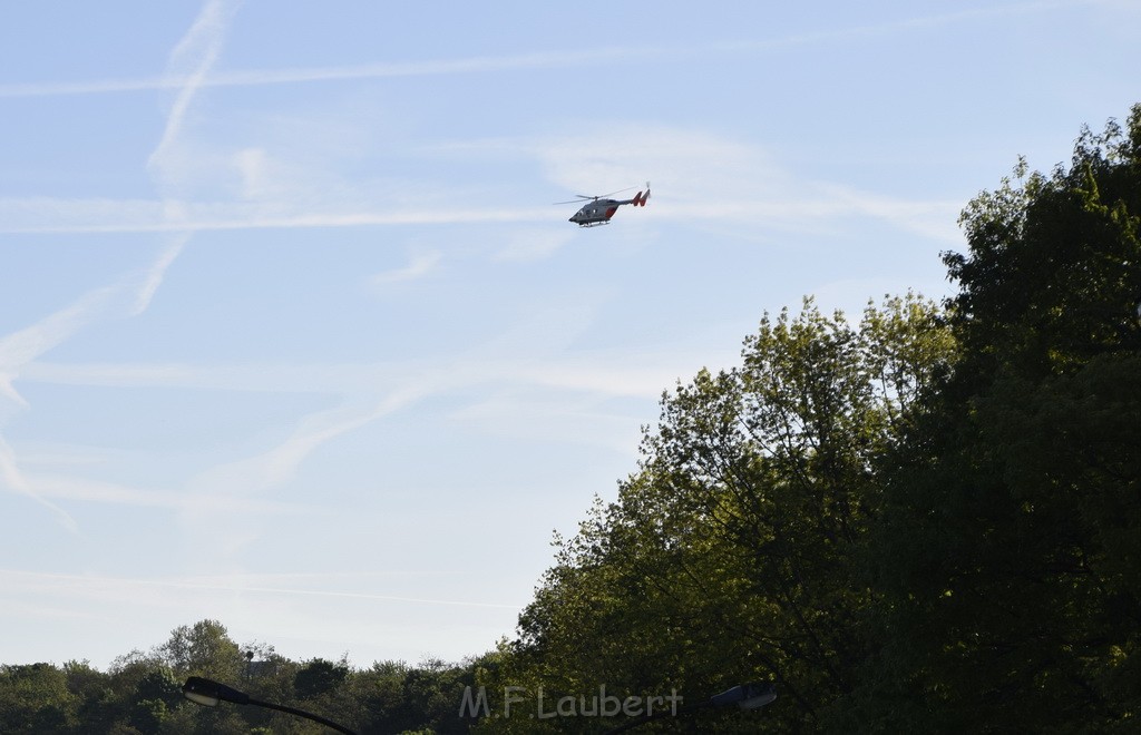 VU mit Fahrerflucht Koeln Vingst Vingster Ring Rich Hoehenberg P04.JPG - Miklos Laubert